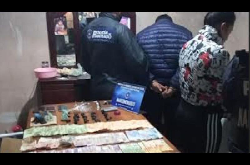 Detienen a una pareja por ventas de drogas en La Banda