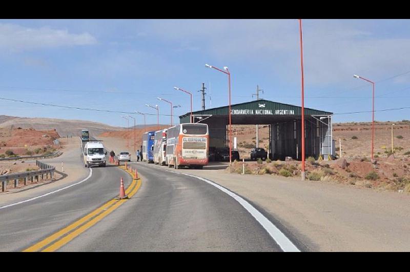 Jujuy- dos sujetos viajaban con un nintildeo sedado rumbo a Buenos Aires