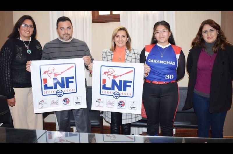 La intendente Fuentes sostuvo que se  acompantildearaacute la liga nacional femenino de soacuteftbol