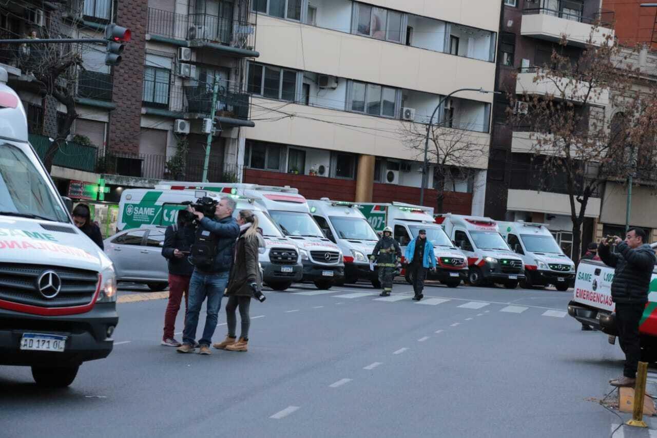 Los bomberos lograron controlar el fuego desatado en el edificio- ldquoEstaacute todo bajo controlrdquo