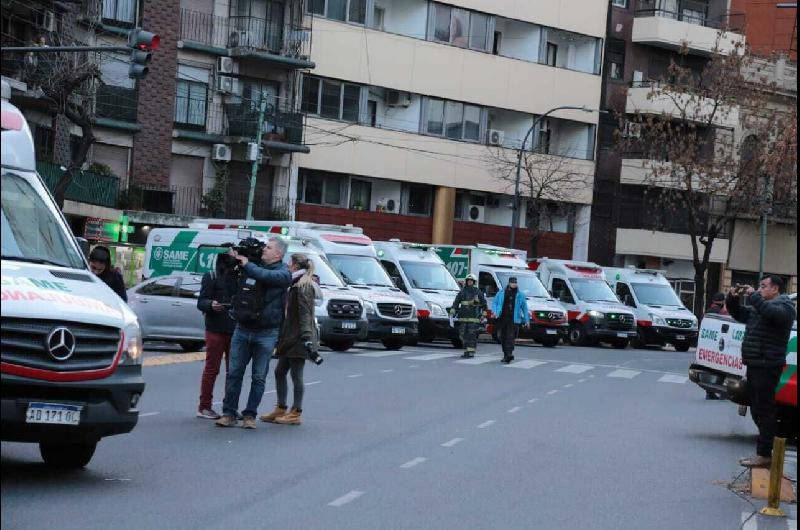 Los bomberos lograron controlar el fuego desatado en el edificio- ldquoEstaacute todo bajo controlrdquo