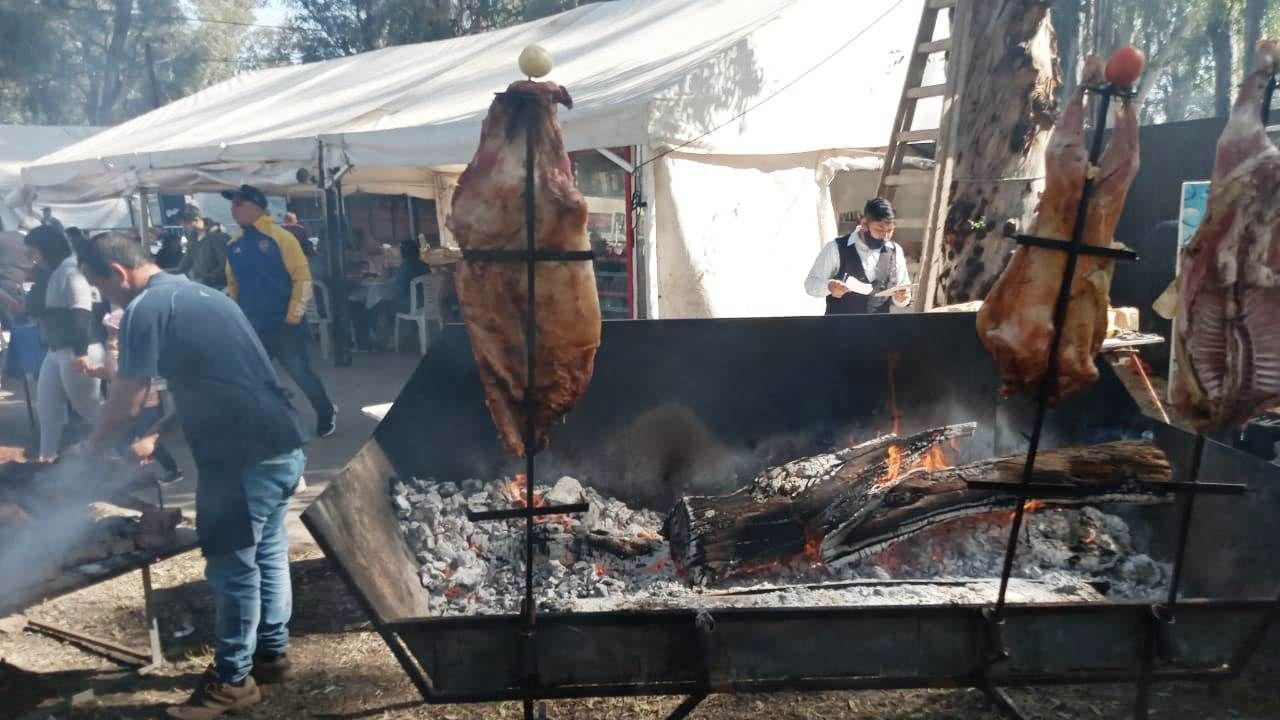 FOTOS  Domingo a pura muacutesica familia y buena comida en la Feria Artesanal