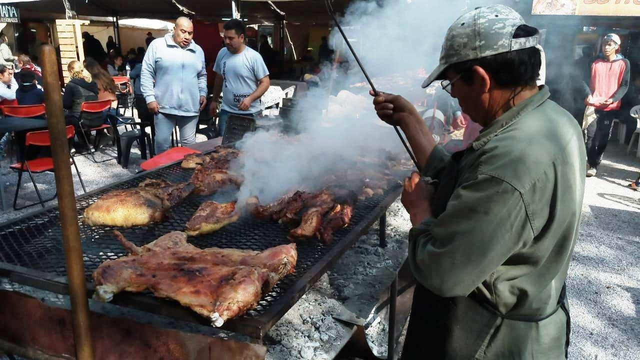 FOTOS  Domingo a pura muacutesica familia y buena comida en la Feria Artesanal