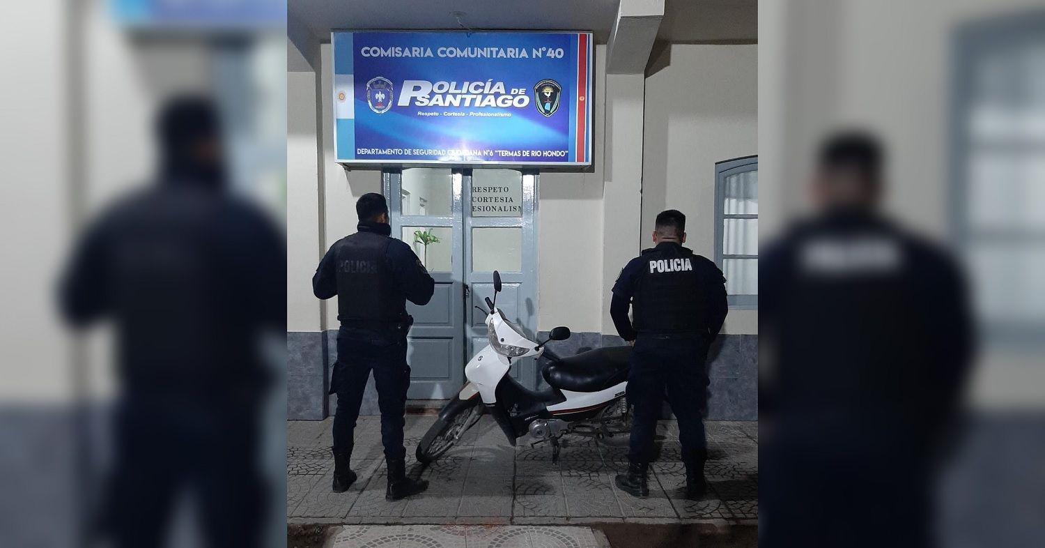 Cercado por la policiacutea un malviviente dejoacute abandonada una moto y desaparecioacute