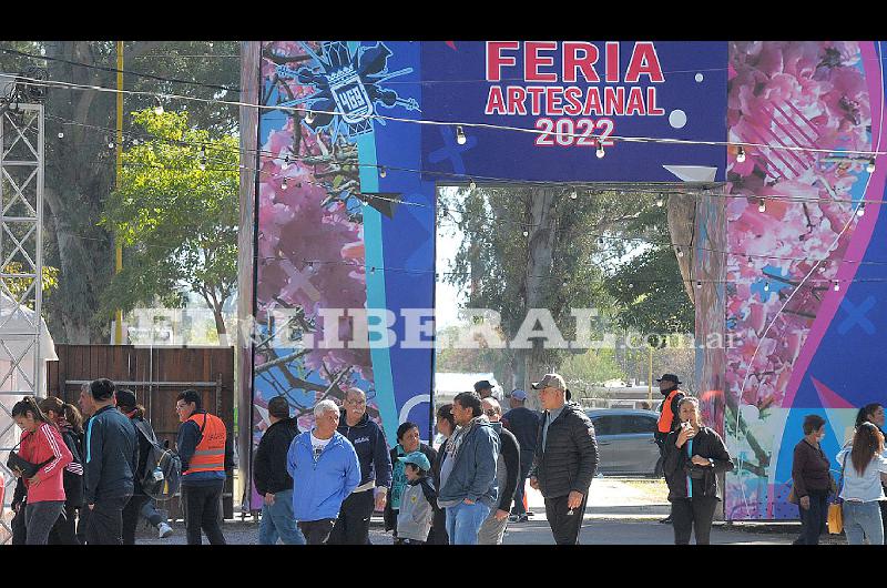 EN VIVO  Disfrutaacute de todo el espectaacuteculo de la Feria Artesanal