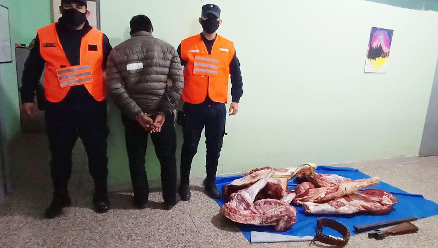 Detienen a un joven y recuperan 200 kilos de carne vacuna y caprina