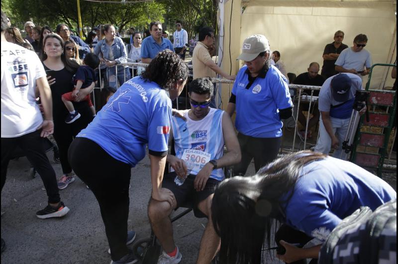 Sobresaliente tarea de los equipos sanitarios en el Maratoacuten de EL LIBERAL