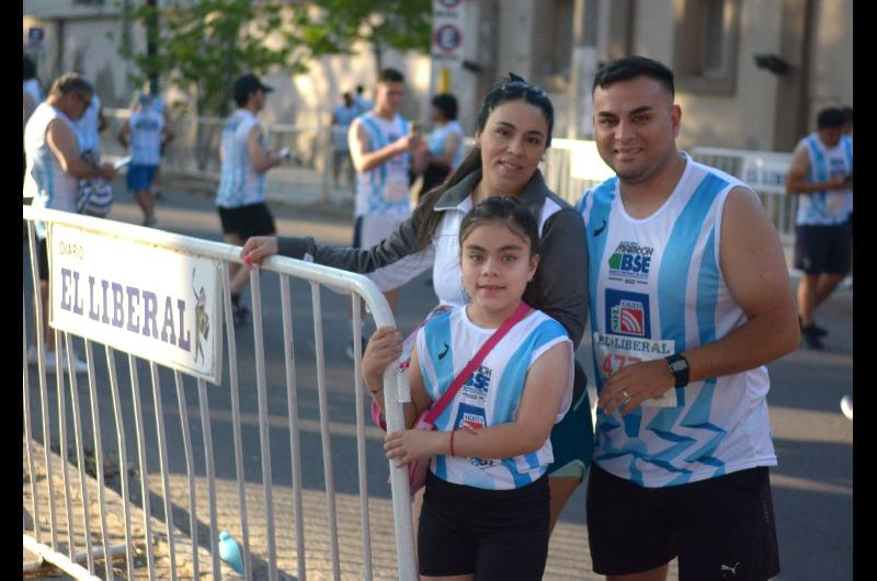 Los santiaguentildeos compartieron su  experiencia del maratoacuten en las redes