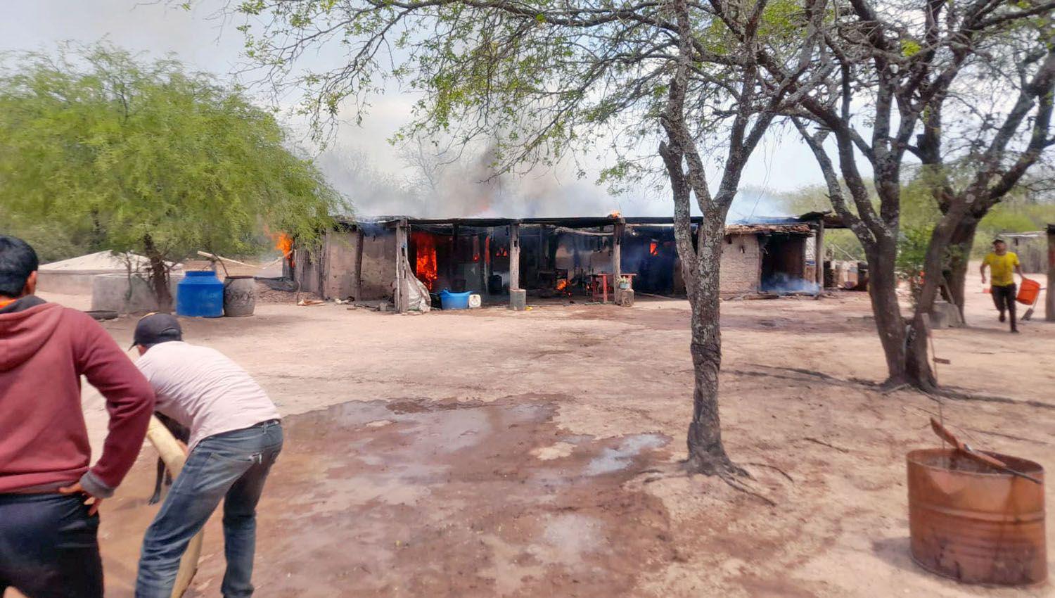 Padre de familia murioacute carbonizado y su hijo sufrioacute quemaduras por estallido de una garrafa