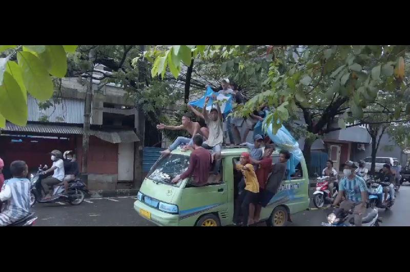 VIDEO  Fanatismo y pasioacuten por el Seleccionado argentino en Indonesia