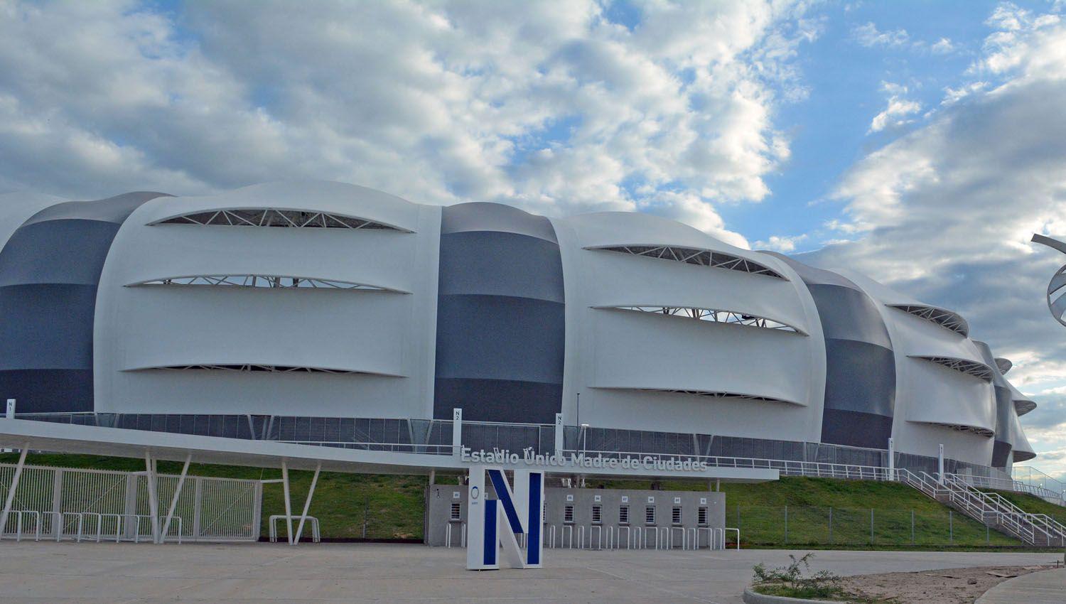 Empleado del Estadio Uacutenico roboacute reflectores y prometioacute devolverlos