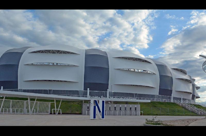 Empleado del Estadio Uacutenico roboacute reflectores y prometioacute devolverlos