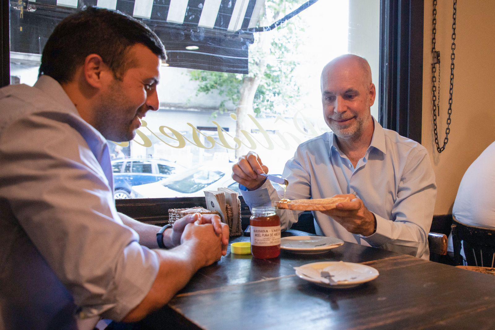 Rodriacuteguez Larreta y Peacuterez Carletti compartieron un desayuno con miel santiaguentildea