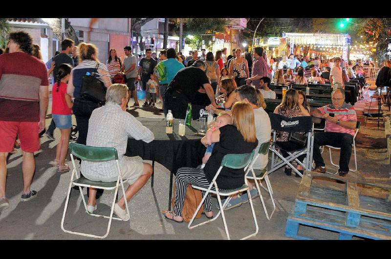 El arte en sus diversas manifestaciones se instalaraacute esta noche en varias cuadras de calle Roca