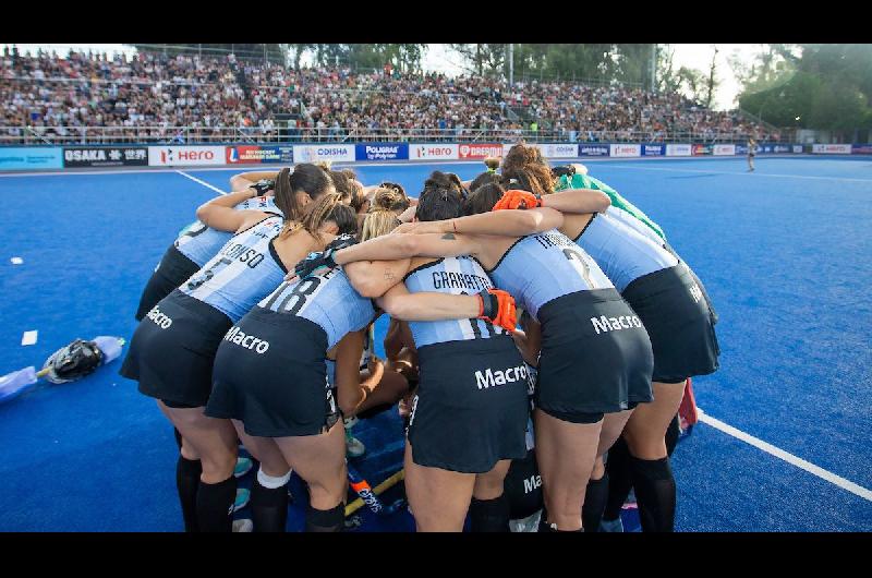 Las Leonas y Los Leones juegan contra Paiacuteses Bajos en el Polideportivo Provincial