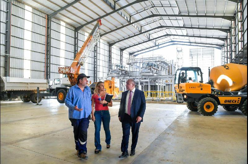 Manzur en el Parque Industrial de La Rioja- ldquoLa Argentina va a salir adelante desde el interiorrdquo