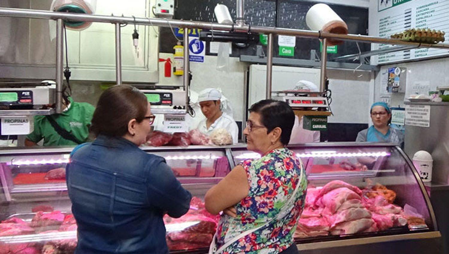 Mientras dure la sequiacutea los precios de la carne bajaraacuten o subiraacuten poco