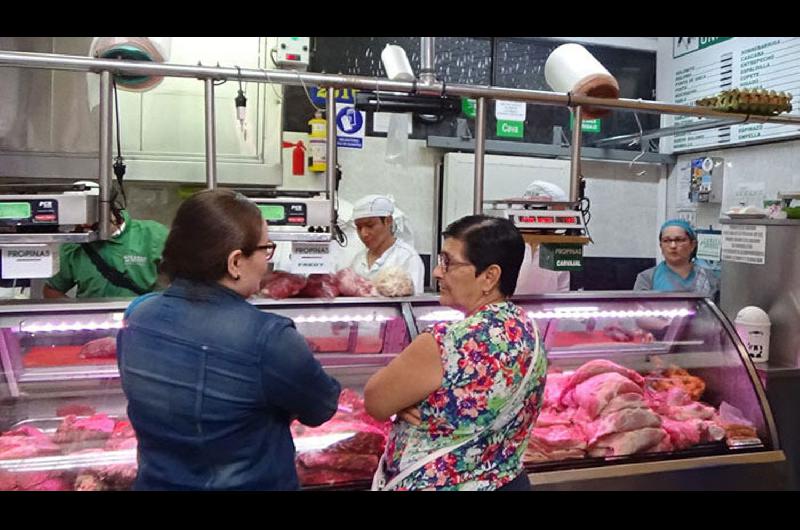 Mientras dure la sequiacutea los precios de la carne bajaraacuten o subiraacuten poco