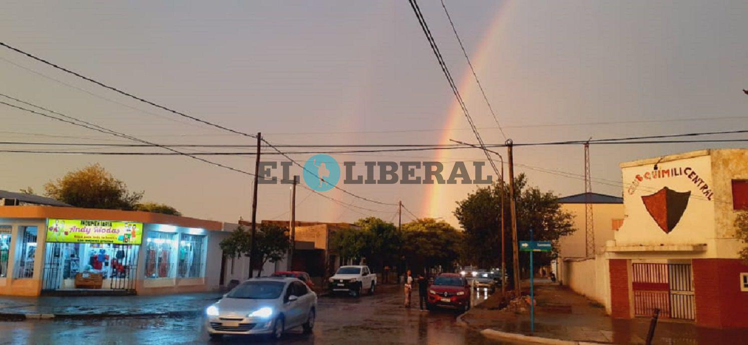 Despueacutes de la tormenta un arcoiris sorprendioacute a los habitantes de Quimiliacute