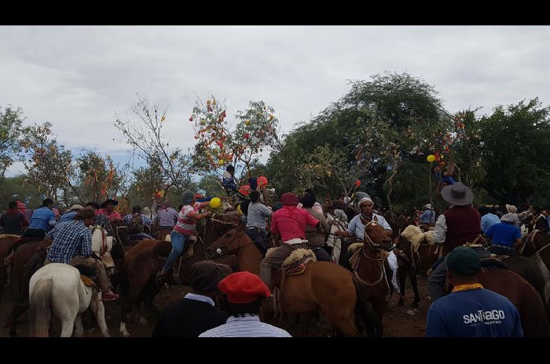 Los devotos de San Esteban colmaron las calles de Sumamao