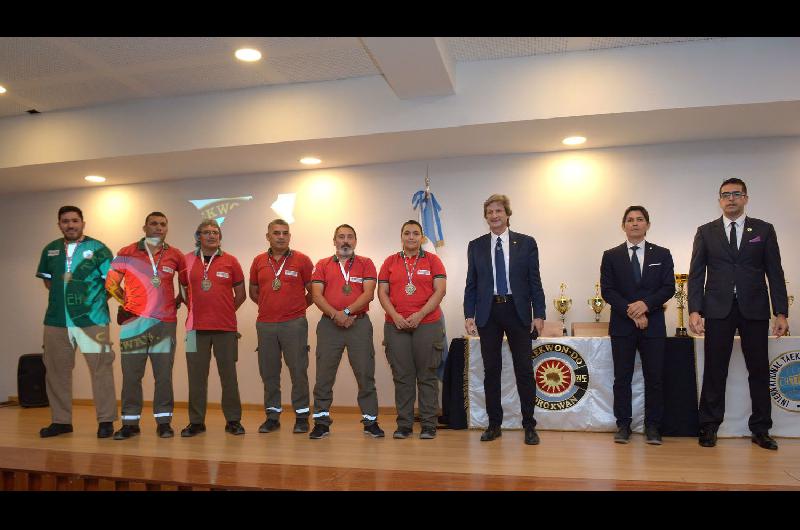 El taekwondo premioacute a los atletas en el cierre de antildeo