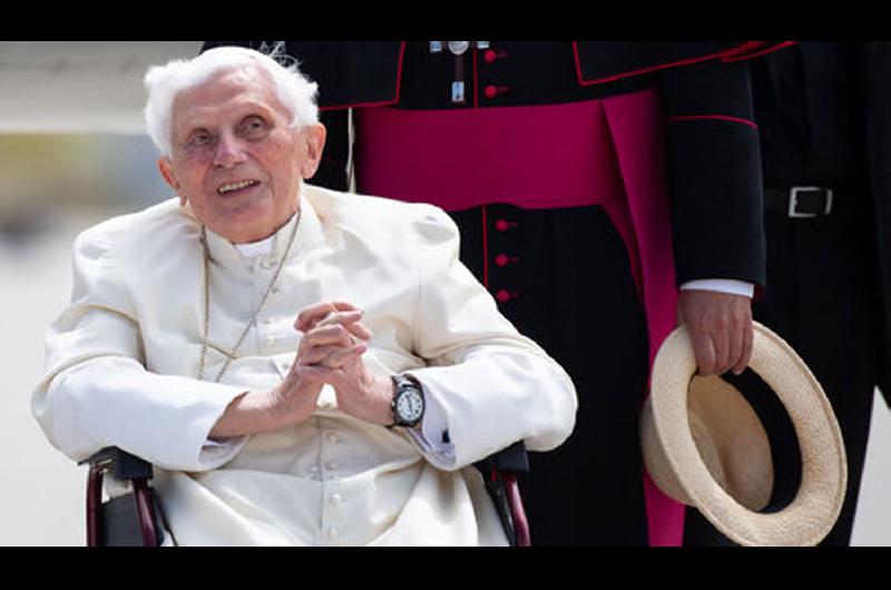 Murioacute el papa emeacuterito Benedicto XVI teniacutea 95 antildeos