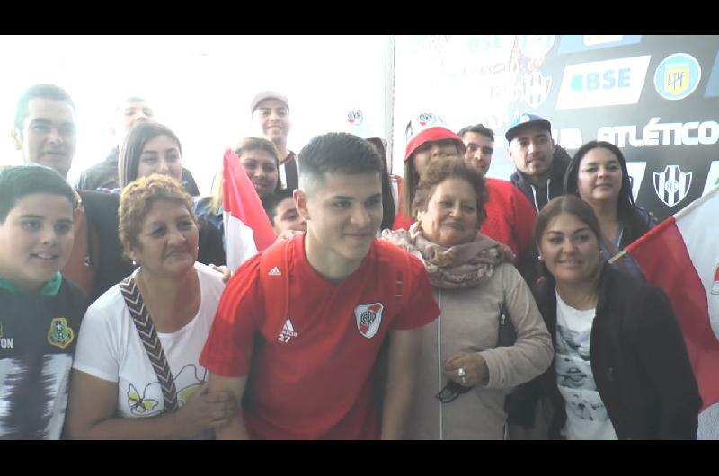 Un juvenil de Santiago seraacute jugador profesional en River Plate