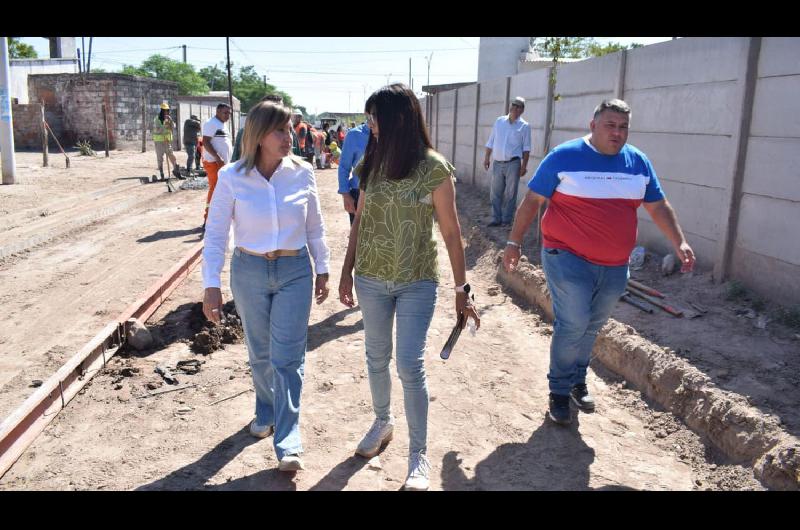 Fuentes destacoacute la pavimentacioacuten de calles en barrios