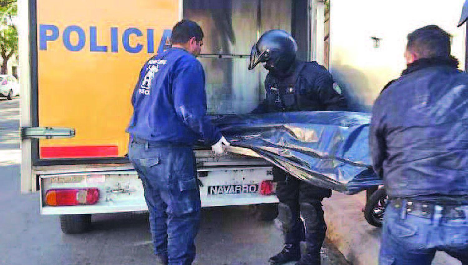 Fue a visitar a su hermano y lo encontroacute ahorcado en la ventana