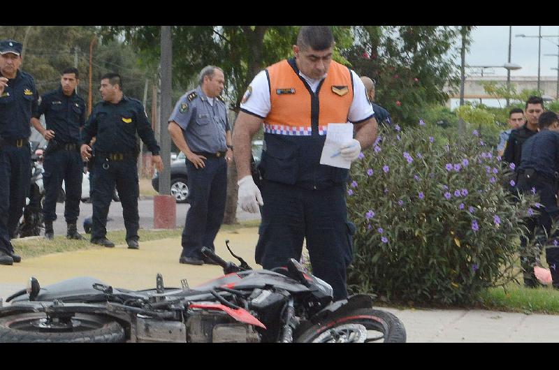 Un horror- camioneta sin frenos arrolloacute y matoacute a un motociclista