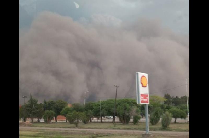 VIDEO Impactante tormenta de tierra en Chaco al liacutemite de Santiago generoacute temor entre los habitantes