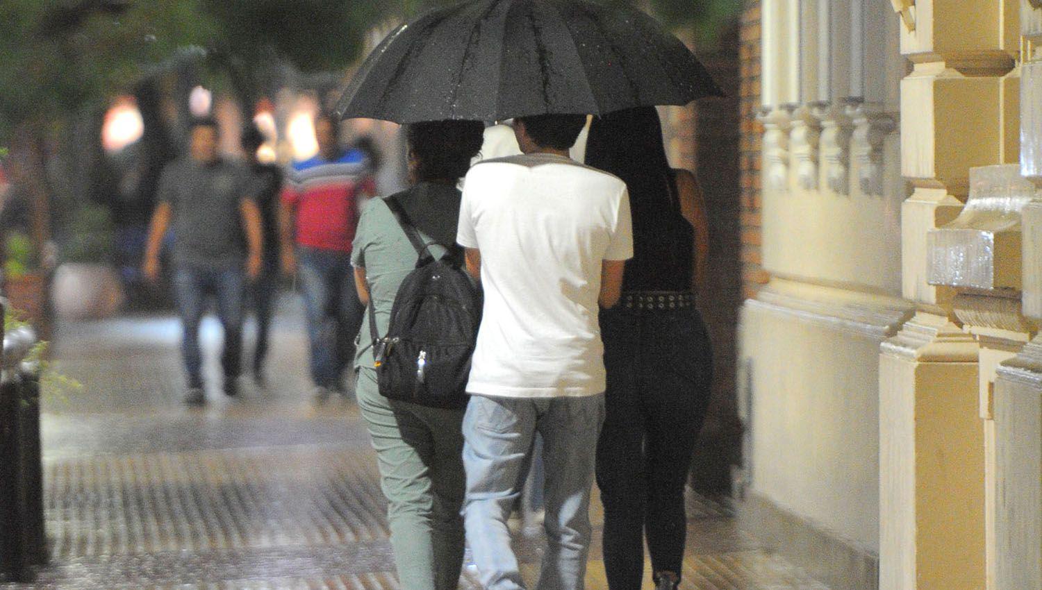 Pronostican lluvias y mucha humedad durante el uacuteltimo domingo de enero en Santiago