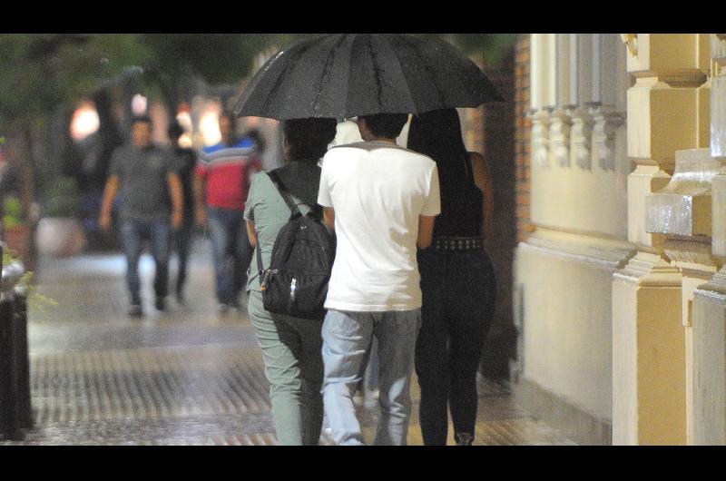 Pronostican lluvias y mucha humedad durante el uacuteltimo domingo de enero en Santiago