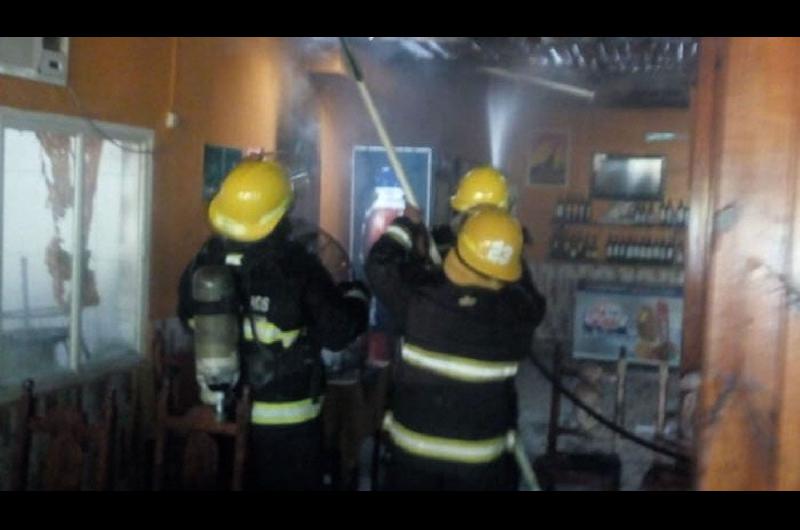 Incendian casa de disentildeadora pierde bienes por 1500000