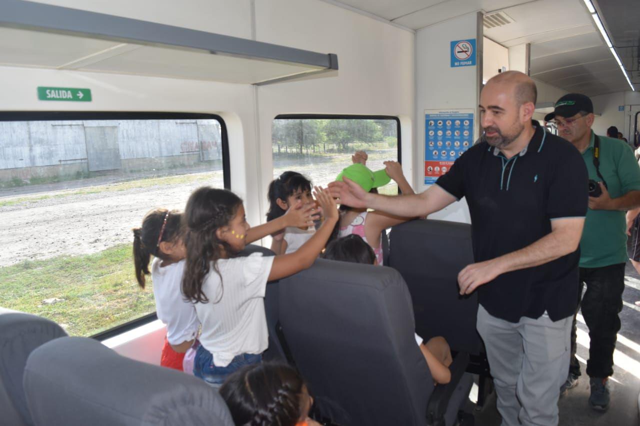 Autoridades destacan el incremento de pasajeros que eligen viajar en tren