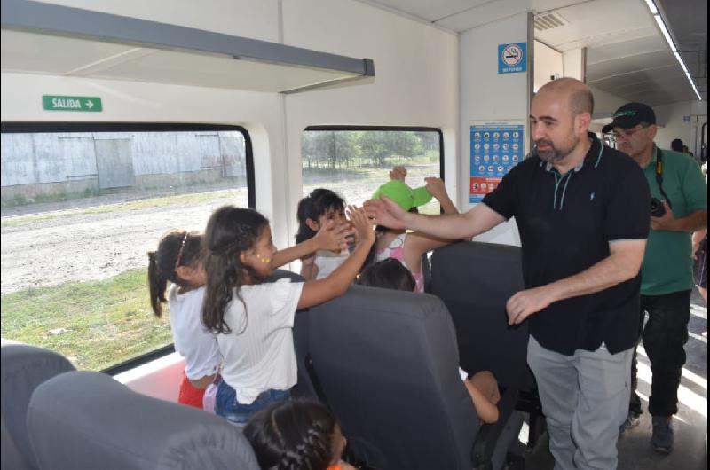 Autoridades destacan el incremento de pasajeros que eligen viajar en tren