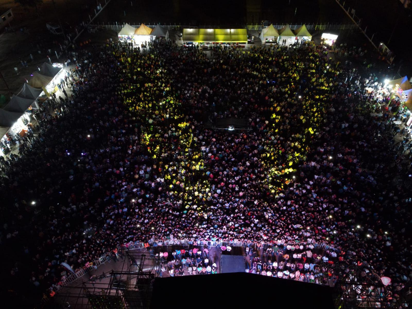 Espectacular primera noche del 48deg Festival de la Cancioacuten Popular en Sumampa