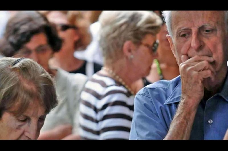 El Estado bajoacute el gasto jubilatorio un 175-en-porciento- y aumentoacute el destinado a los planes sociales un 400-en-porciento-