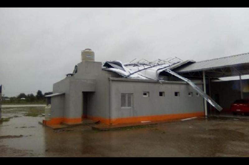 Villa Brana- el viento intenso hizo volar el techo de una escuela