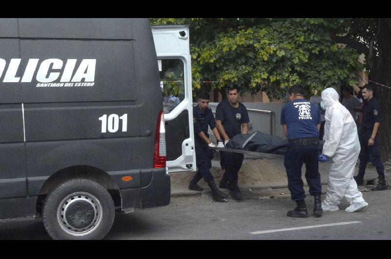 Fue a ver a su mamaacute y la halloacute muerta con cable alrededor del cuello