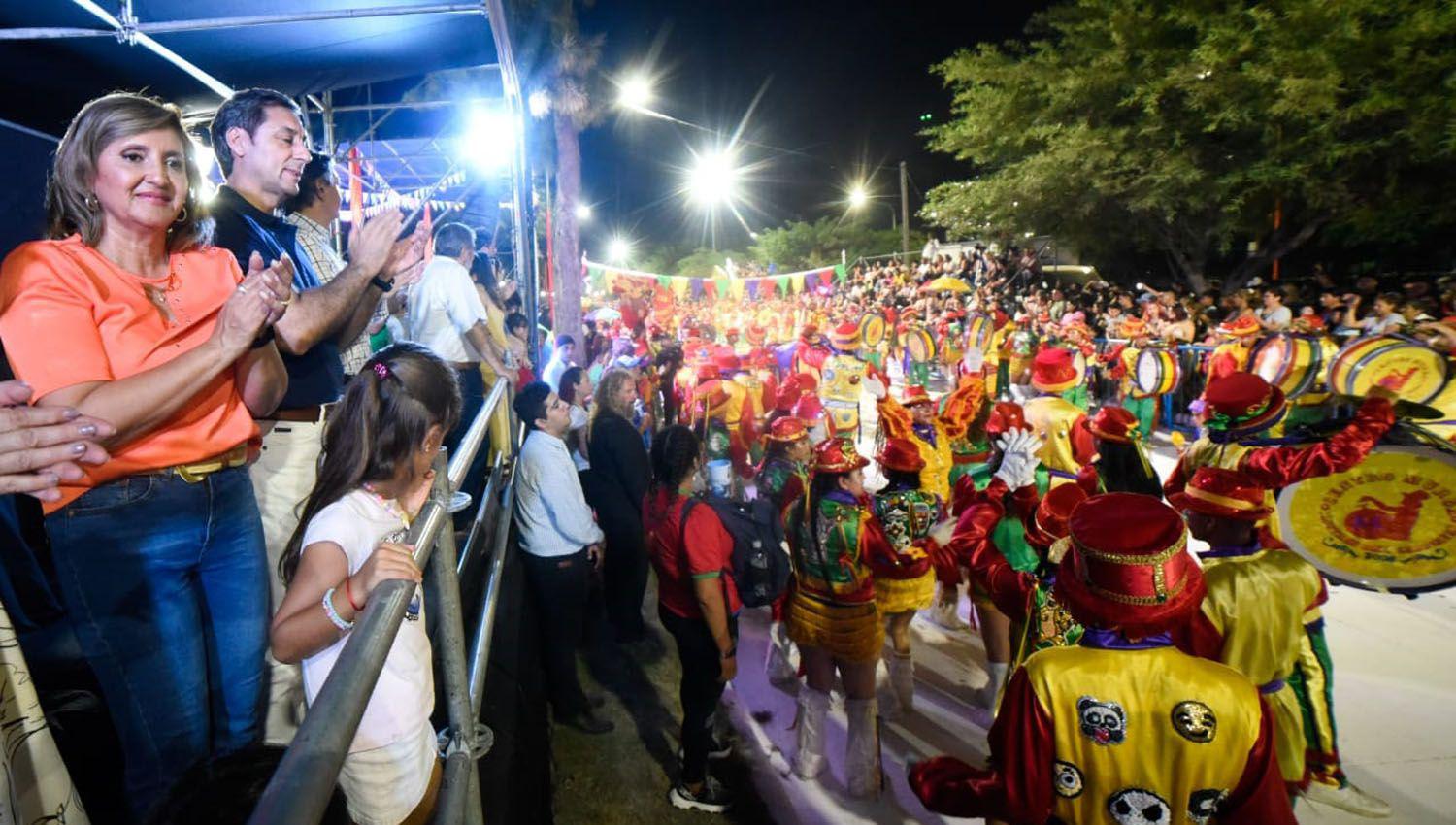 La intendente Fuentes destacoacute la convocatoria masiva de los vecinos en el Corso Santiago Ciudad 2023