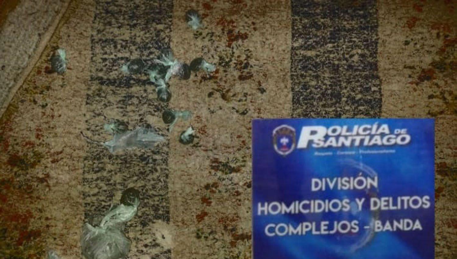 Detuvieron a dos joacutevenes acusados de muacuteltiples delitos y les descubren droga en su poder