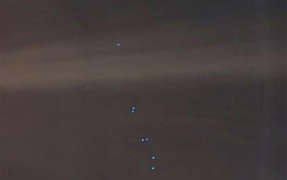 VIDEO  iquestQueacute era la hilera de luces que se vio en el cielo durante la madrugada del domingo