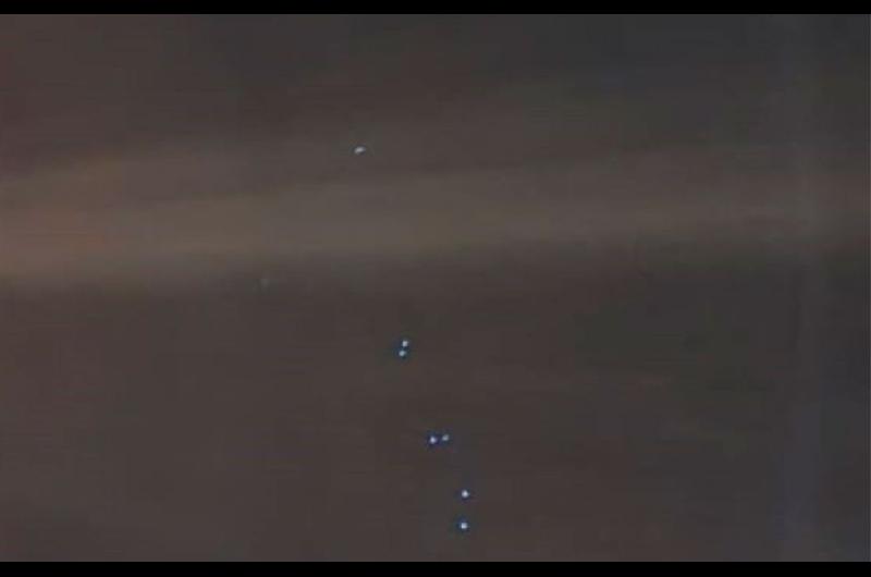 VIDEO  iquestQueacute era la hilera de luces que se vio en el cielo durante la madrugada del domingo