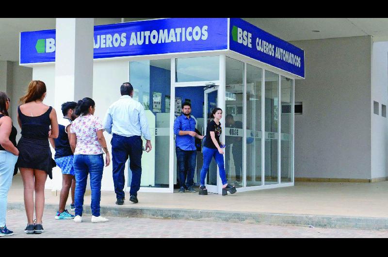 La Capital tambieacuten abonaraacute los sueldos el jueves 30 y viernes 31