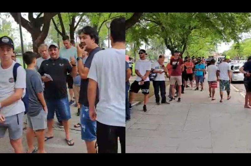 VIDEO  Enormes filas en el Centro Cultural ldquoSan Martiacutenrdquo - los fans del MotoGP buscan su entrada