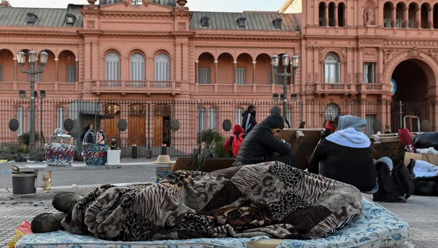 Coacutemo se encuentra la melliza de la beba de 3 meses que murioacute frente a la Casa Rosada