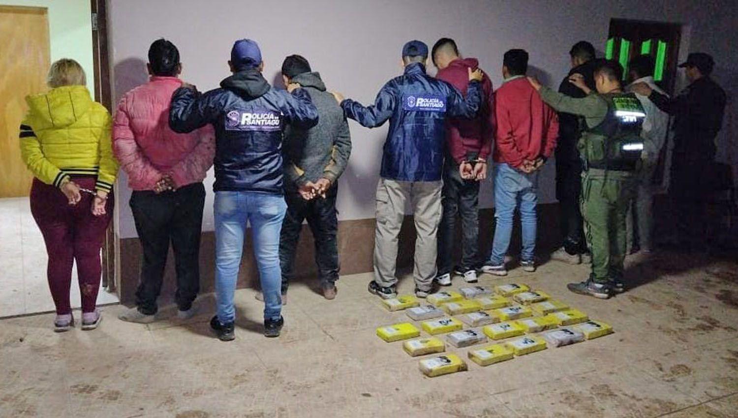 Detuvieron a siete saltentildeos con maacutes de 24 kilos de cocaiacutena en un control en San Joseacute del Boqueroacuten