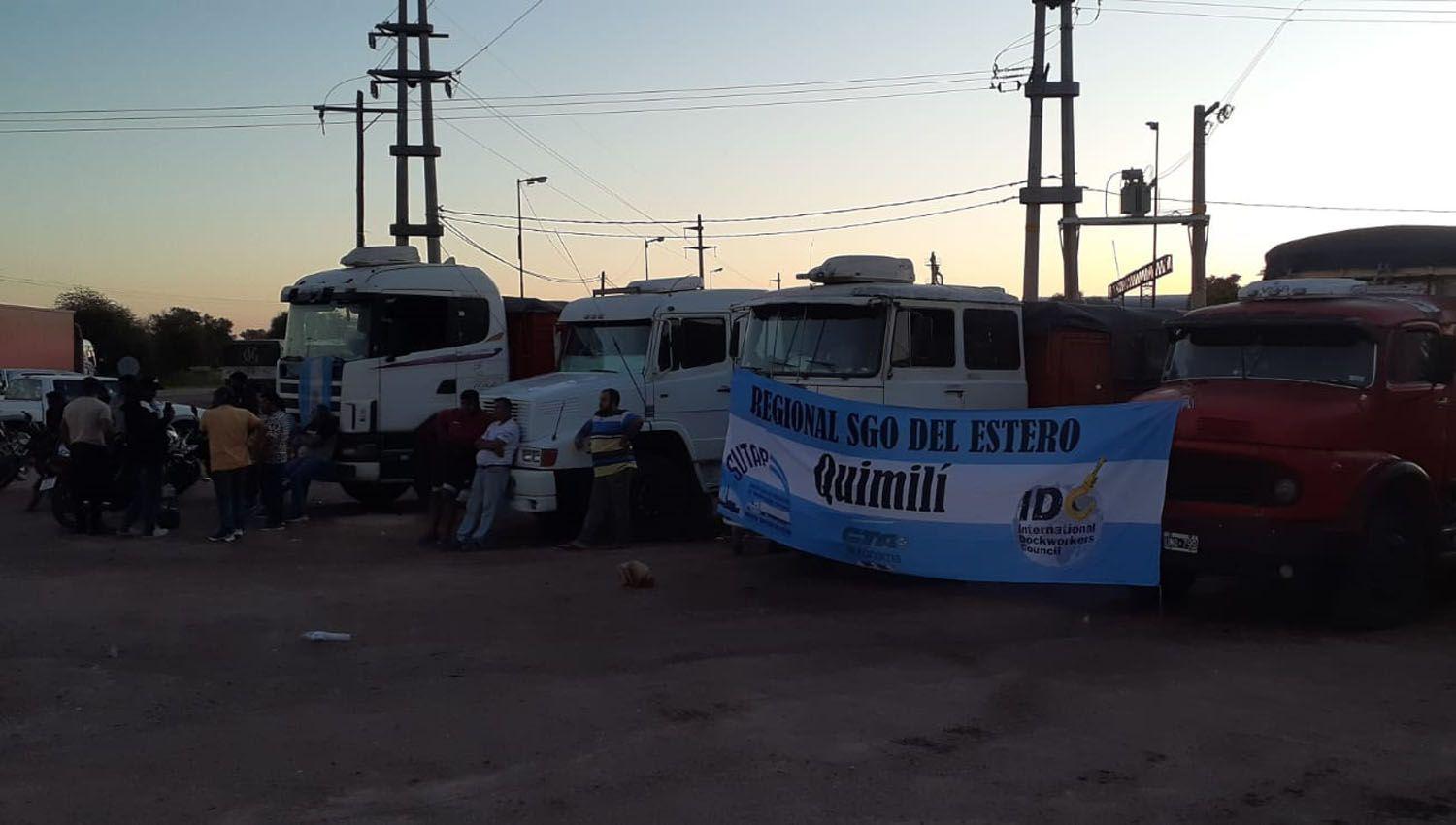 Sin acuerdo- Transportistas cortan rutas en Santiago