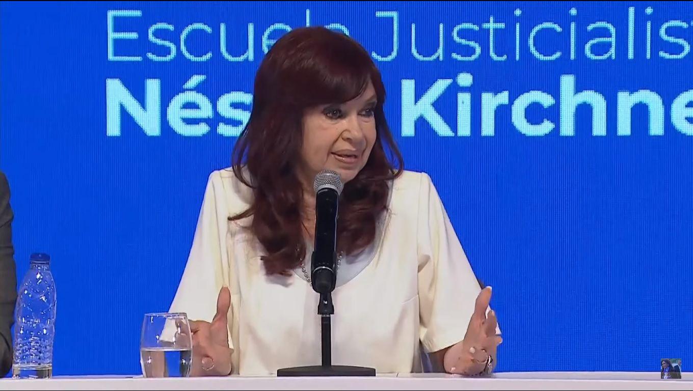 Cristina Fernaacutendez- Todos hacen competencia a ver quieacuten es maacutes malo y va a ajustar maacutesrdquo